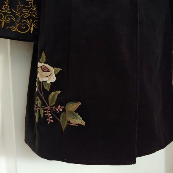 Cabi Carol Anderson Black Velour Embroidered Gilmore Practical Magic Vibe Coat 6 - Picture 8 of 16
